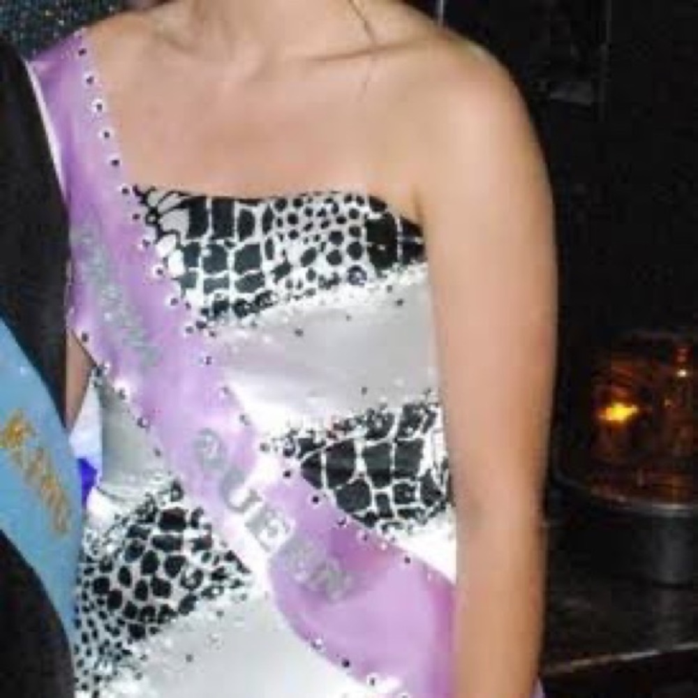 Night Moves Dress Size 8, Animal Print, black and white, beading, short train.